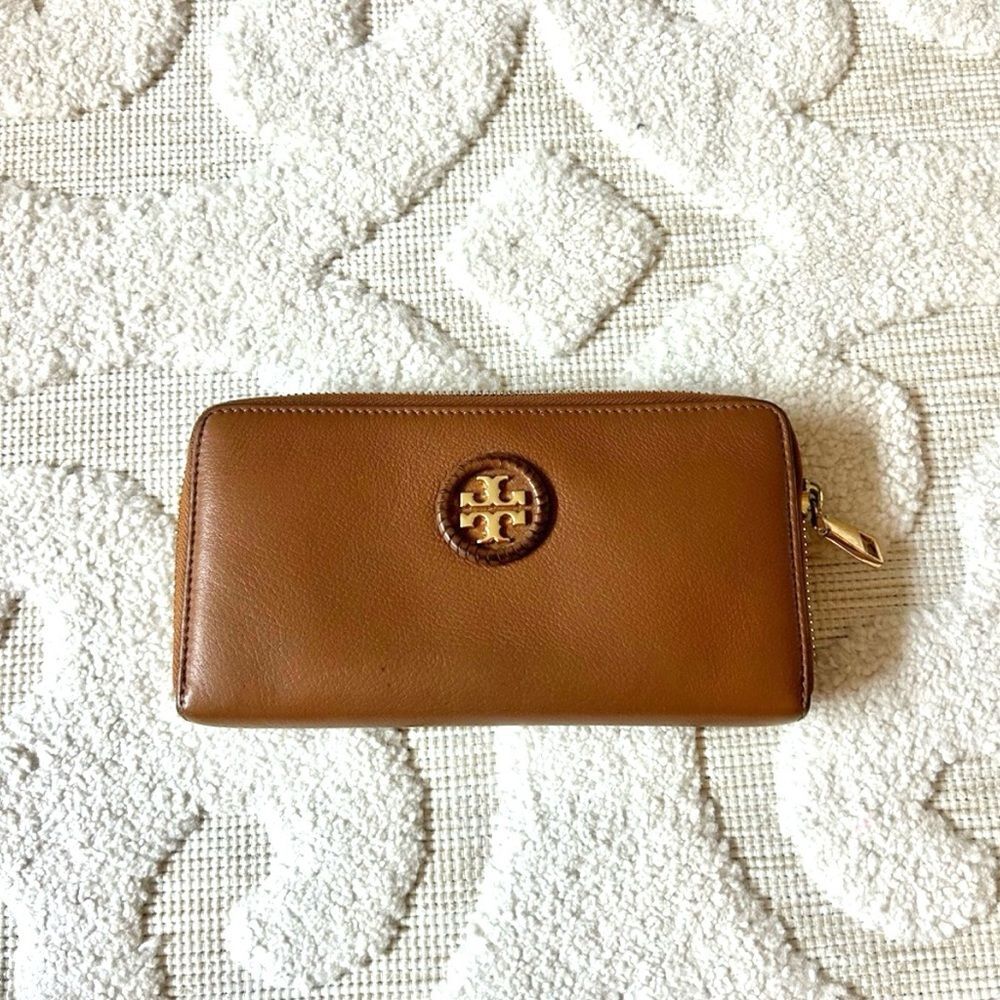 Tory Burch Signature Brown Leather Logo Emblem Wallet